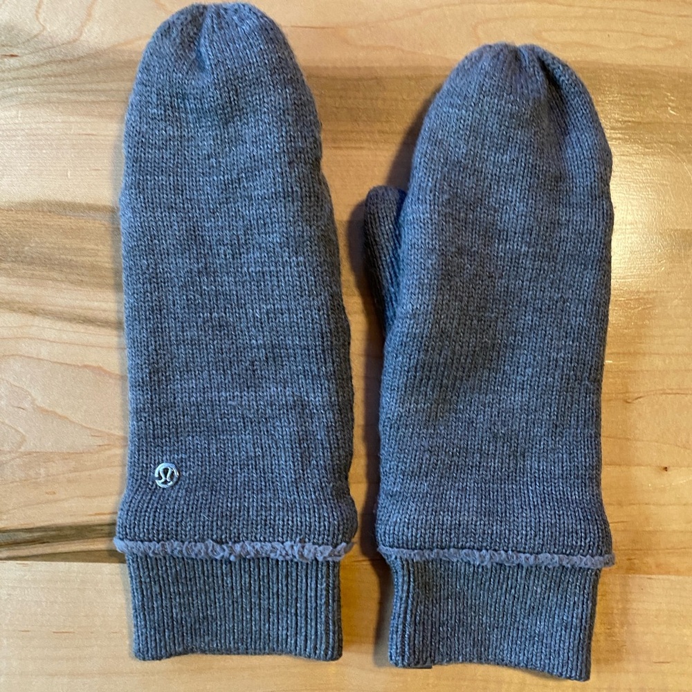 Lululemon Shakta Sherpa wool mittens